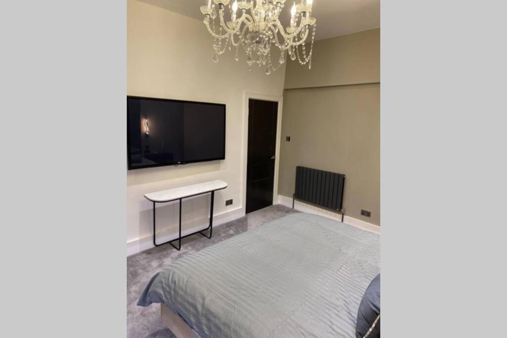 Luxury Royal Mile Boutique 2Bedroom Apartment Edimburgo Exterior foto