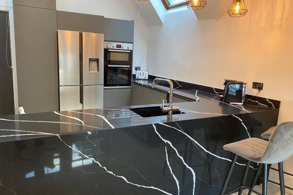 Luxury Royal Mile Boutique 2Bedroom Apartment Edimburgo Exterior foto