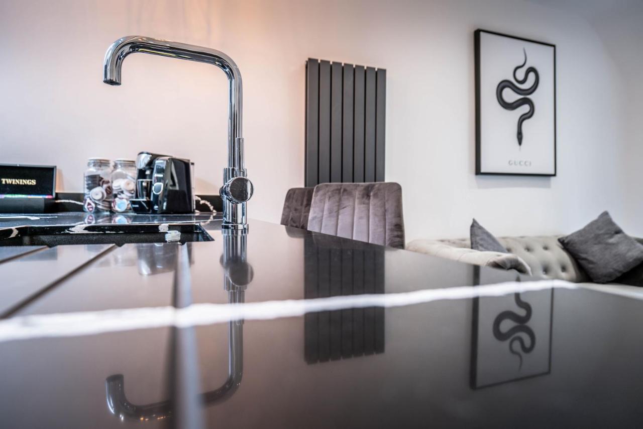 Luxury Royal Mile Boutique 2Bedroom Apartment Edimburgo Exterior foto
