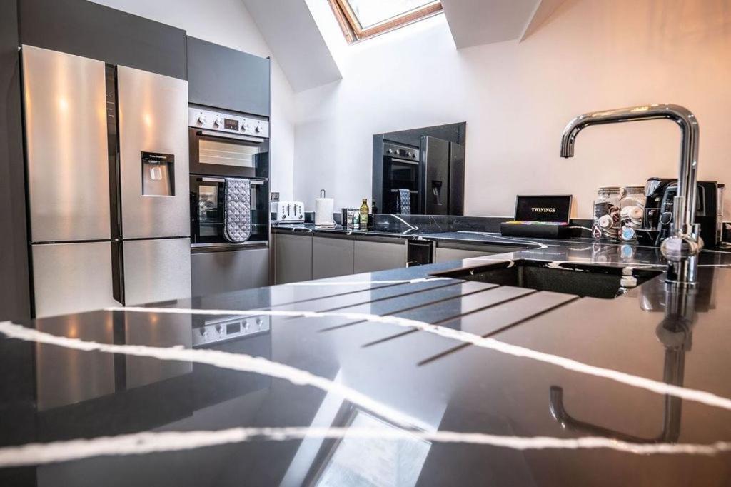 Luxury Royal Mile Boutique 2Bedroom Apartment Edimburgo Exterior foto